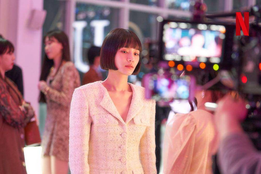 potret Park Gyu Young di balik layar drama Celebrity (instagram.com/netflixkr)