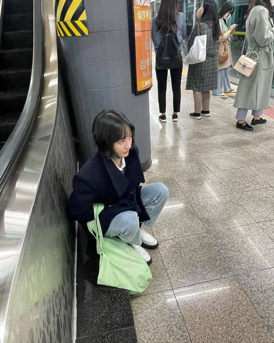 Park Gyu Yeong di balik layar drama Celebrity (instagram.com/lavieenbluu)