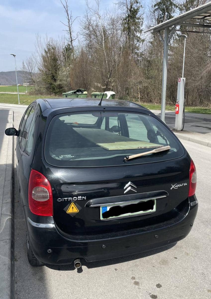 potret pengganti wiper mobil terkocak (reddit.com/user/approx_whatever)