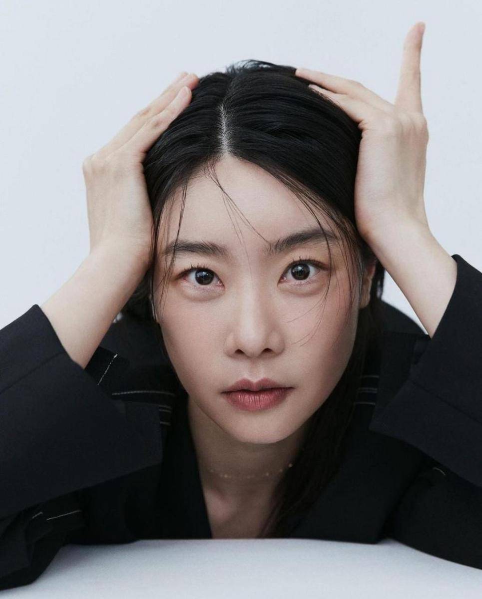Park So Jin (instagram.com/ssozi_sojin)