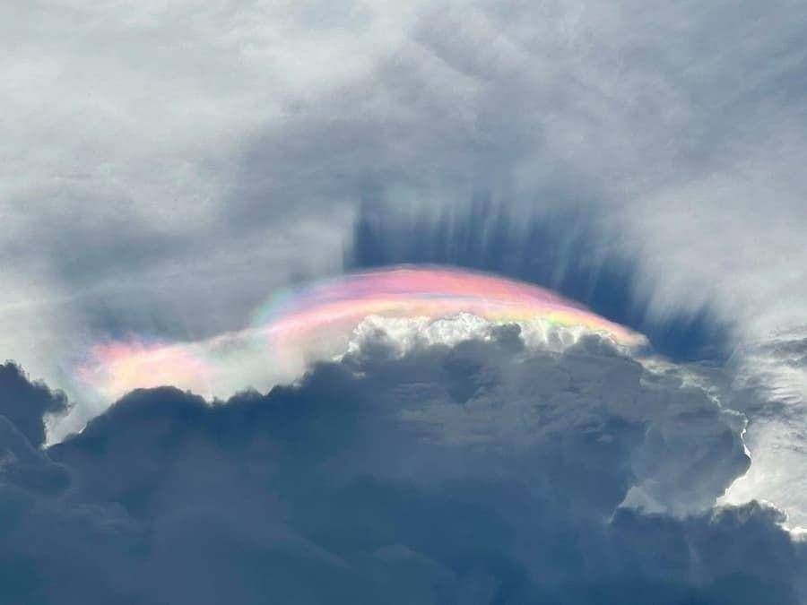 ilustrasi awan pileus (commons.wikimedia.org/ericlyons)