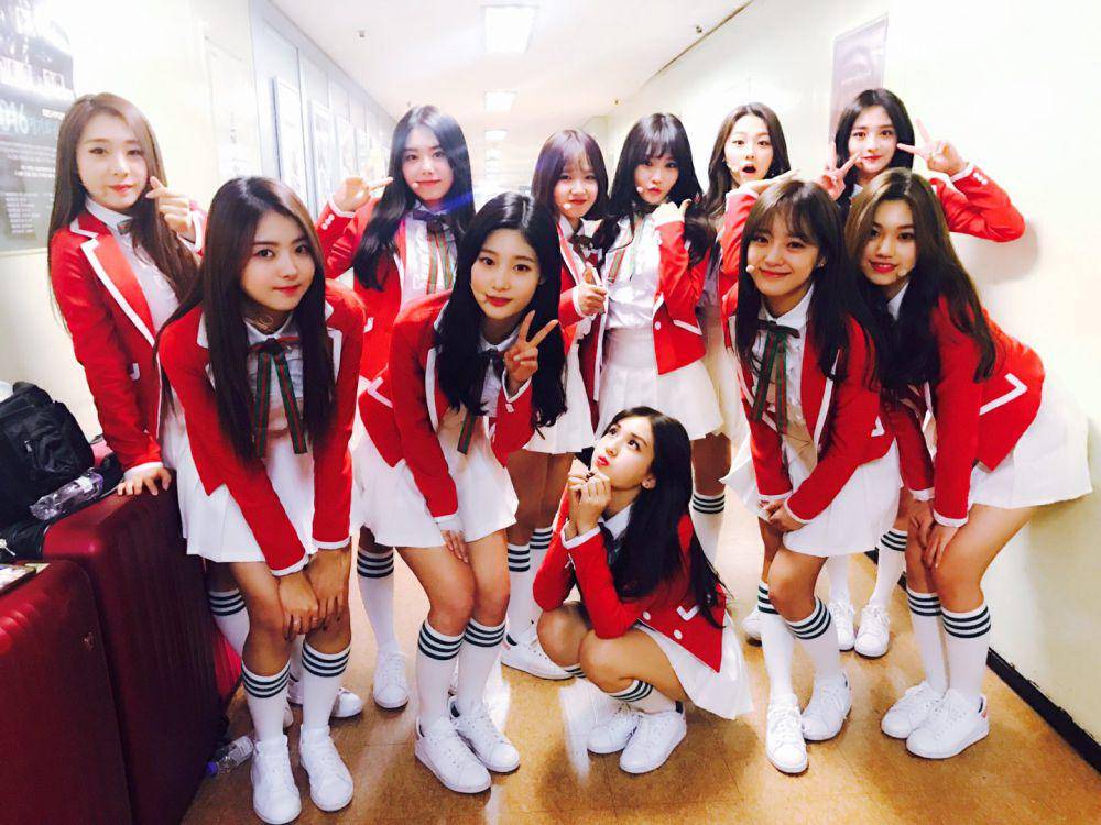 Girl group I.O.I (twitter.com/ioi_official/)