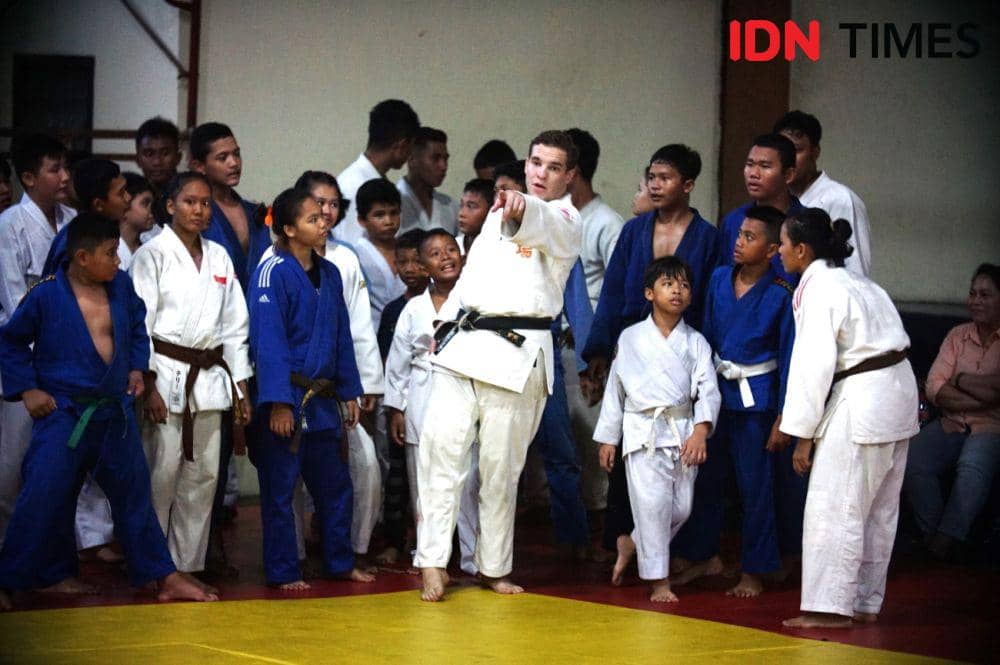 Pejudo Prancis yang Sedang Keliling Dunia Latih Atlet-atlet Sumut