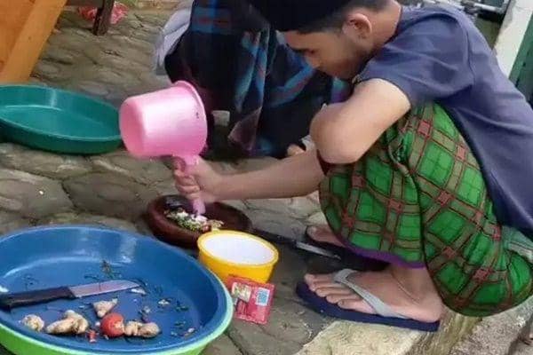 8 Potret Alih Fungsi Gayung Ini Kocaknya Bikin Ngakak sampai Enek!