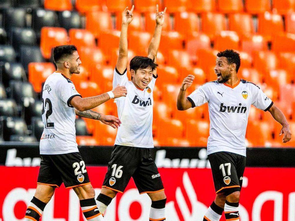 Lee Kang-in (tengah) saat membela klub LaLiga Spanyol, Valencia, pada 2020/2021. (instagram.com/kanginleeoficial)