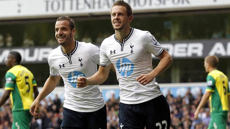 Roberto Soldado dan Gylfi Sigurdsson (twitter.com/SpursOfficial)
