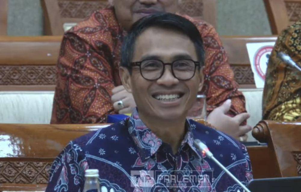 Direktur Utama PT Pos Indonesia, Faizal Rochmad Djoemadi. (dok. YouTube Komisi VI DPR RI)