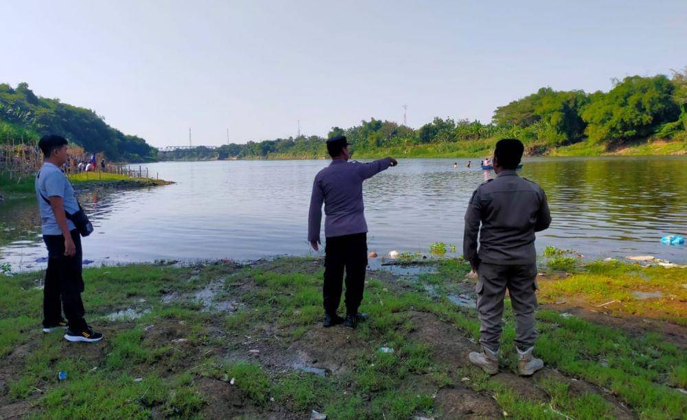 Seorang pria tenggelam saat berusaha menolong bocah yang hanyut di sungai. Dok Istimewa