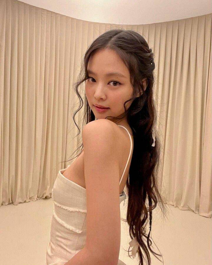 Jennie BLACKPINK (instagram.com/jennierubyjane/)