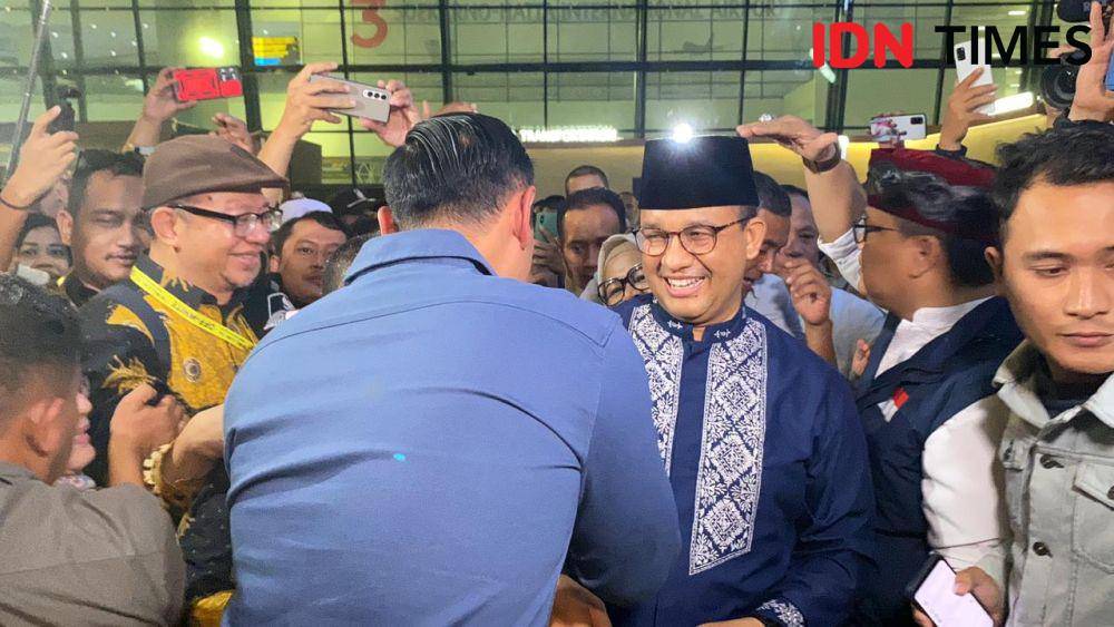 Capres Koalisi Perubahan untuk Persatuan, Anies Baswedan, saat tiba di Bandara Soekarno Hatta, Rabu (12/7/2023) (IDN Times / Amir Faisol)