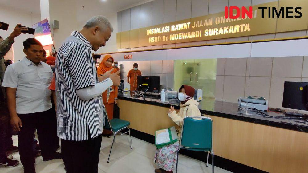 Ganjar Pranowo meninjau gedung baru RSUD dr Moewardi. (IDN Times/Larasati Rey)