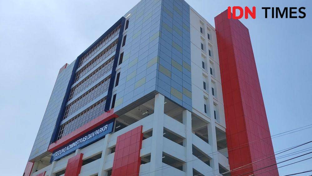 Gedung administrasi RSUD dr. Moewardi Solo. (IDN Times/Larasati Rey)