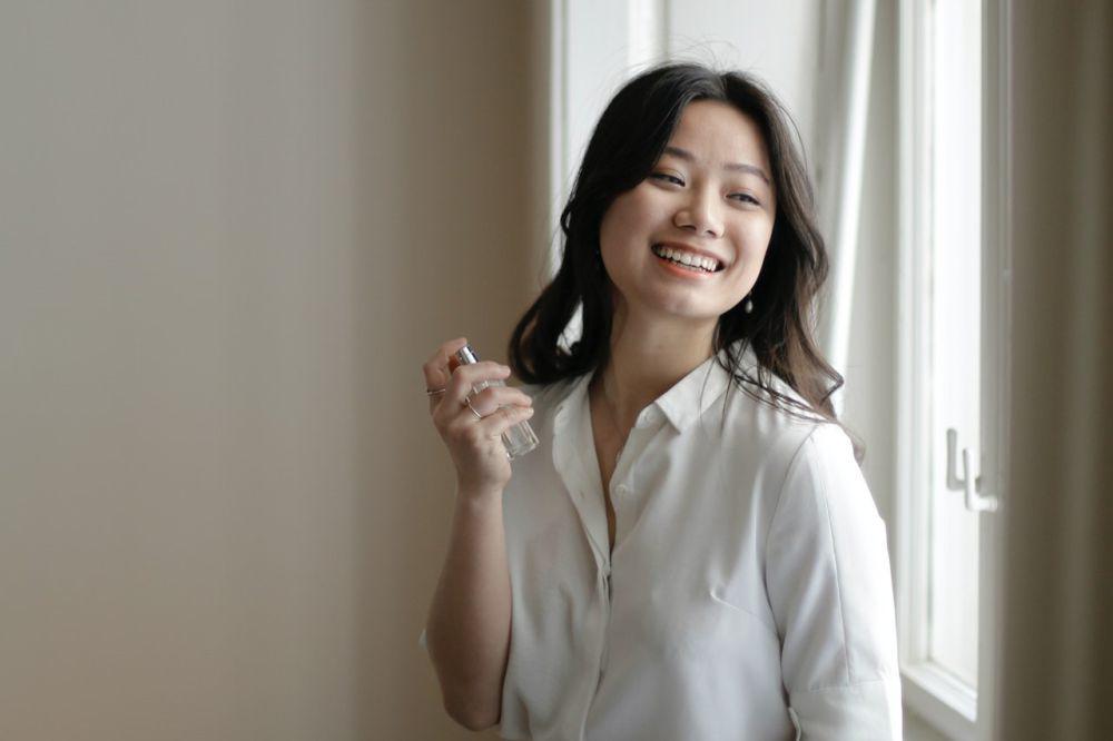 5 Parfum Cewek dengan Nuansa Cedar, Aromanya Elegan