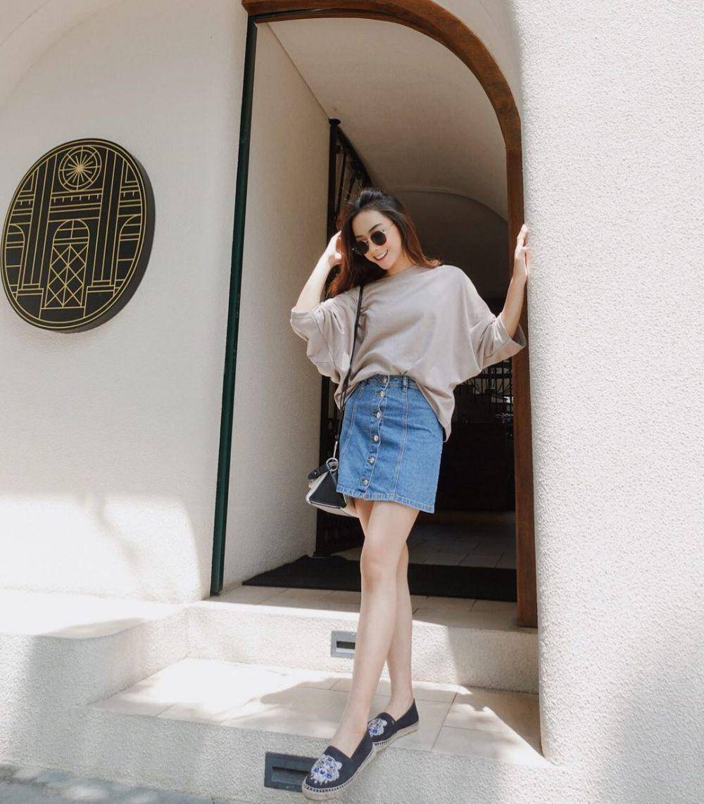 Inspirasi outfit hangout ala Azaria Bianda Avissa (instagram.com/azariaavissa)