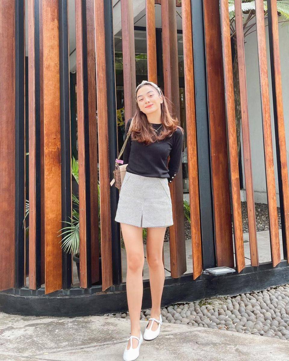 Inspirasi outfit hangout ala Azaria Bianda Avissa (instagram.com/azariaavissa)