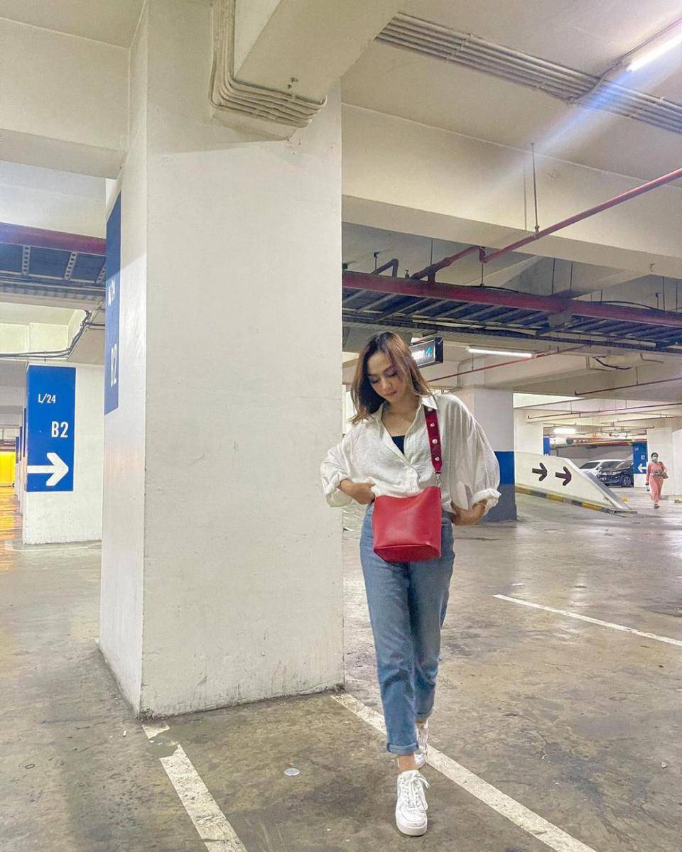 Inspirasi outfit hangout ala Azaria Bianda Avissa (instagram.com/azariaavissa)