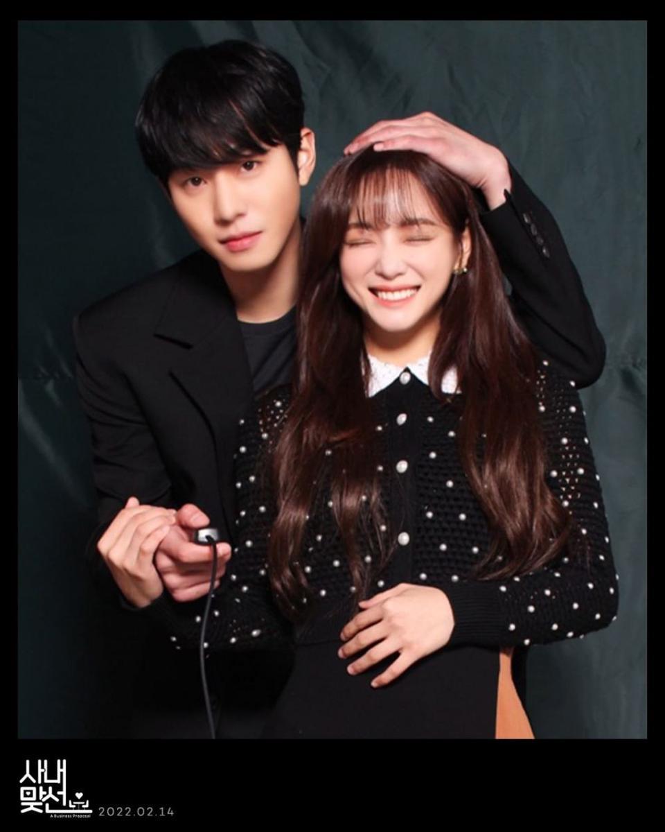 potret Ahn Hyo Seop dan Kim Se Jeong dalam drama Business Proposal (instagram.com/sbsdrama.official)