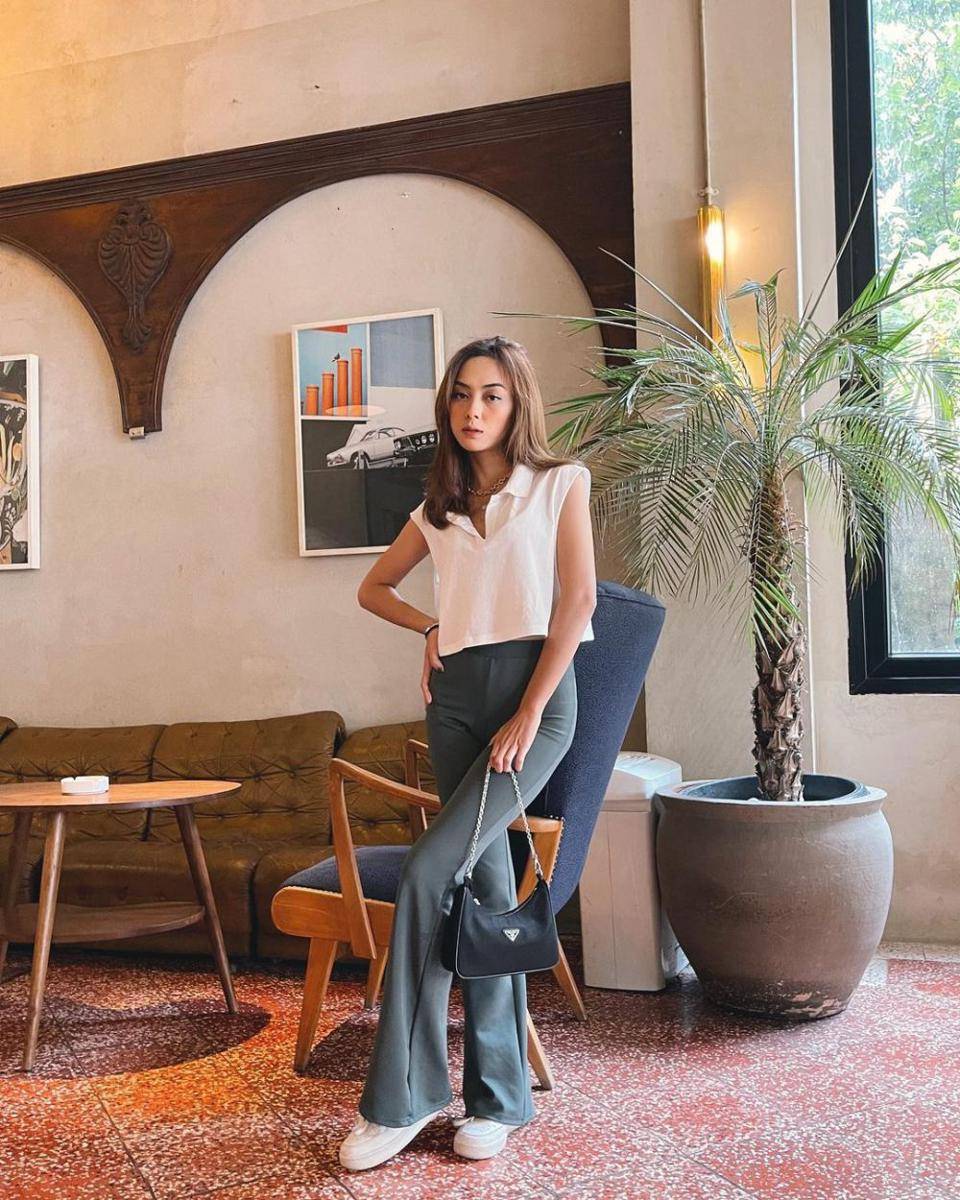 Inspirasi outfit hangout ala Azaria Bianda Avissa (instagram.com/azariaavissa)