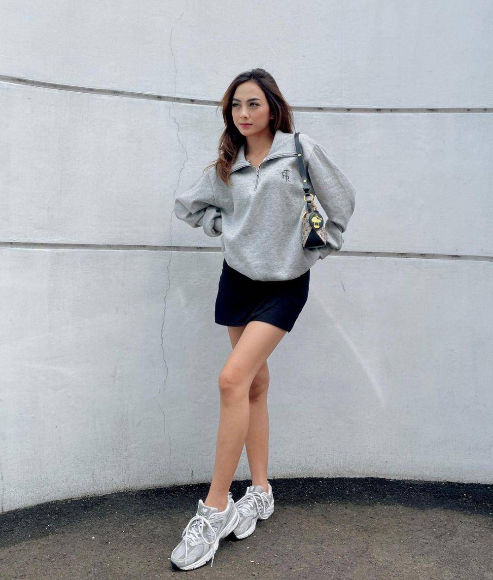 Inspirasi outfit hangout ala Azaria Bianda Avissa (instagram.com/azariaavissa)
