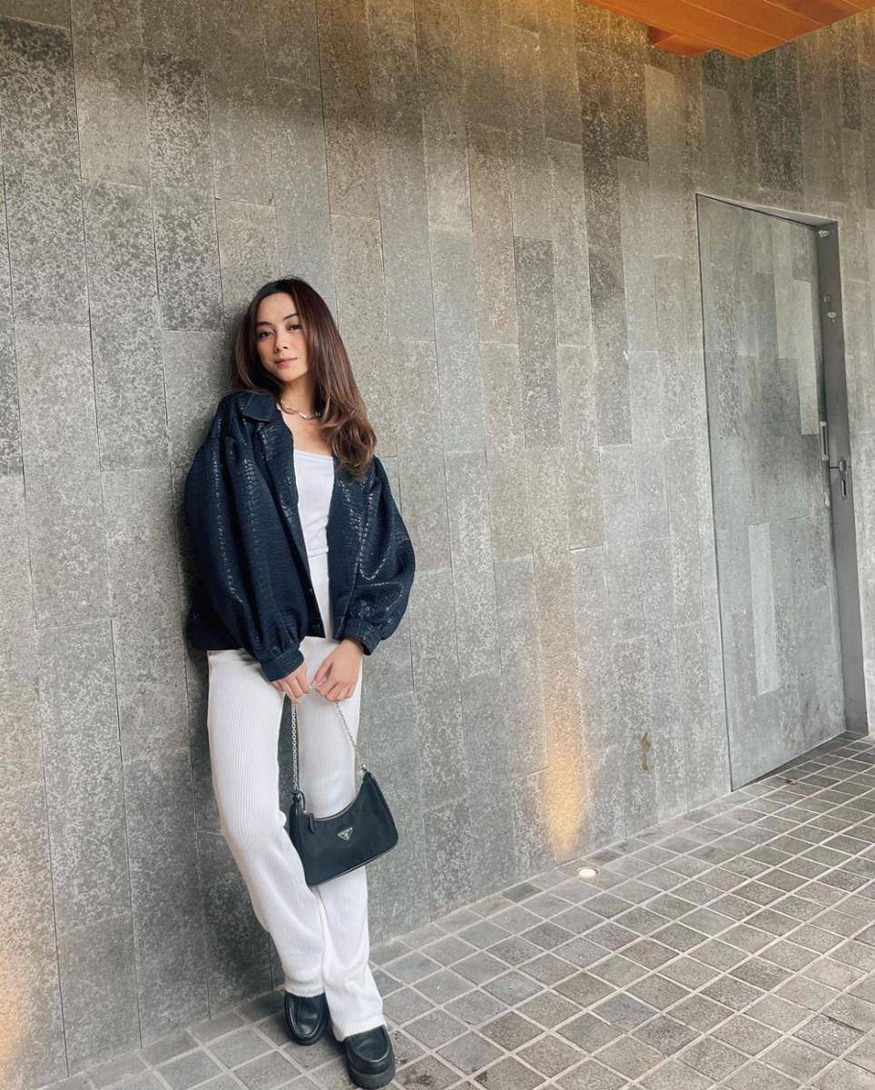 Inspirasi outfit hangout ala Azaria Bianda Avissa (instagram.com/azariaavissa)