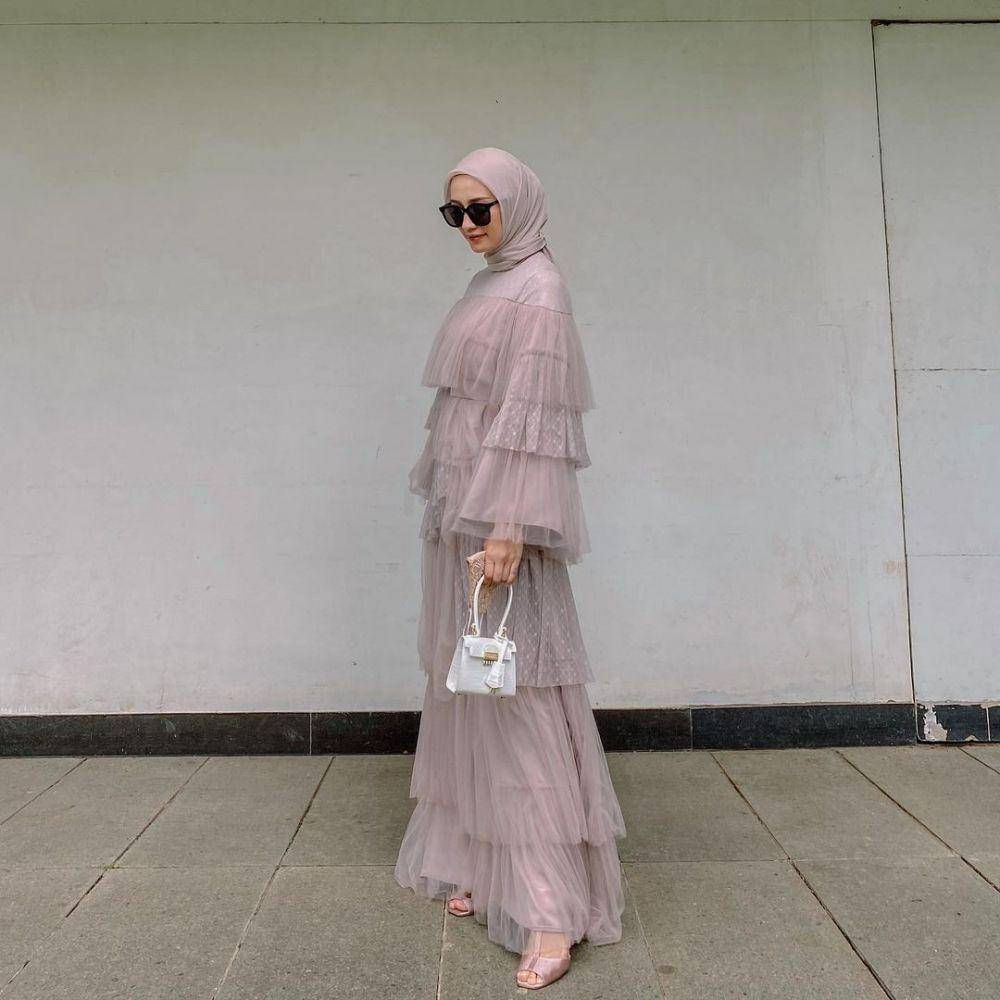 OOTD kondangan hijab modern ala Mega Iskanti (instagram.com/megaiskanti)