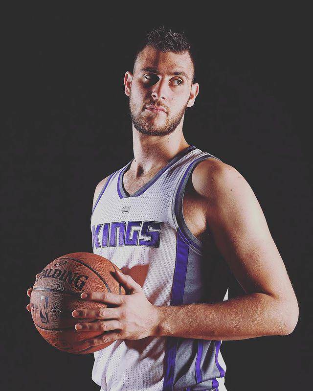 Georgios Papagiannis saat berseragam Sacramento Kings. (instagram.com/g_p_06)