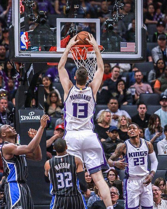 Georgios Papagiannis saat berseragam Sacramento Kings. (instagram.com/g_p_06)