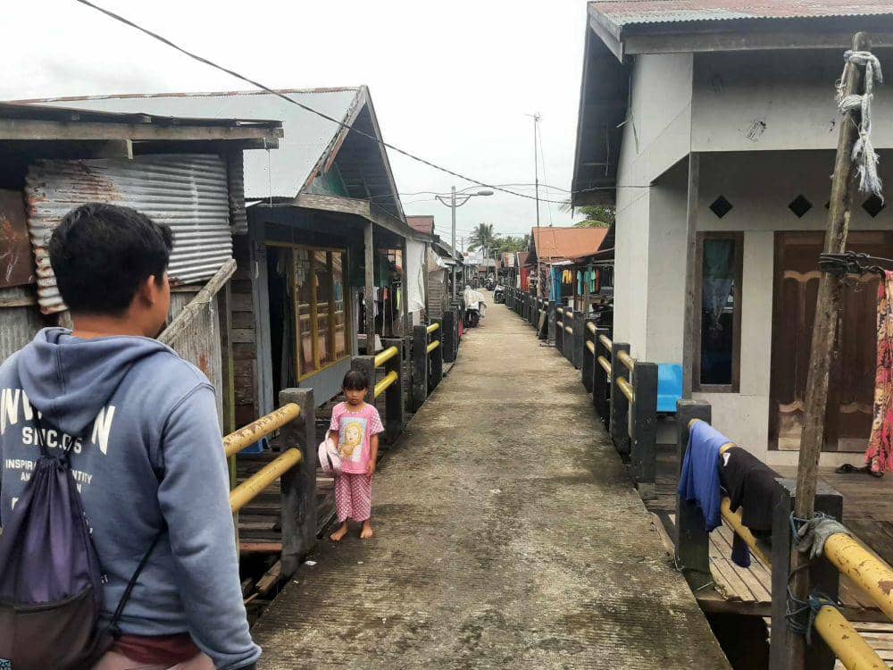 Titian beton yang sudah ada di Pulau Bromo.