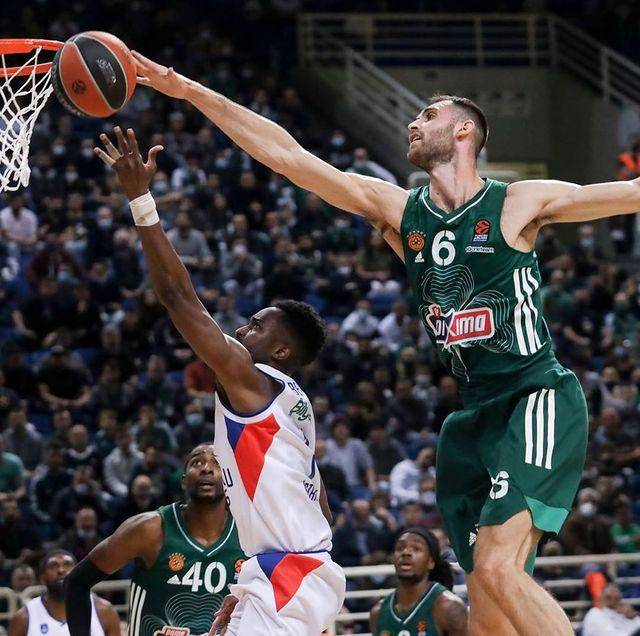 Georgios Papagiannis saat berseragam Panathinaikos. (instagram.com/g_p_06)