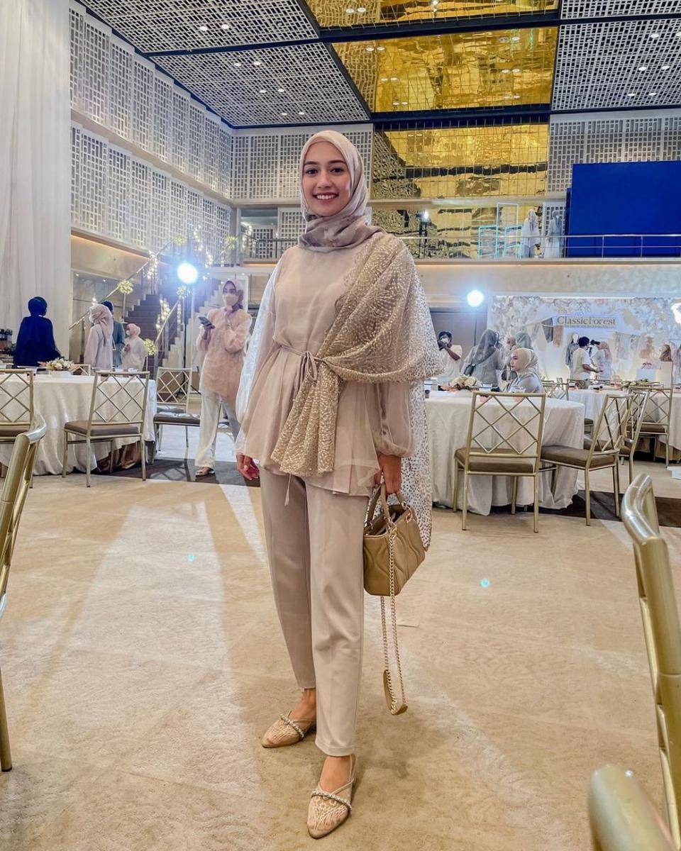 OOTD kondangan hijab modern ala Mega Iskanti (instagram.com/megaiskanti)
