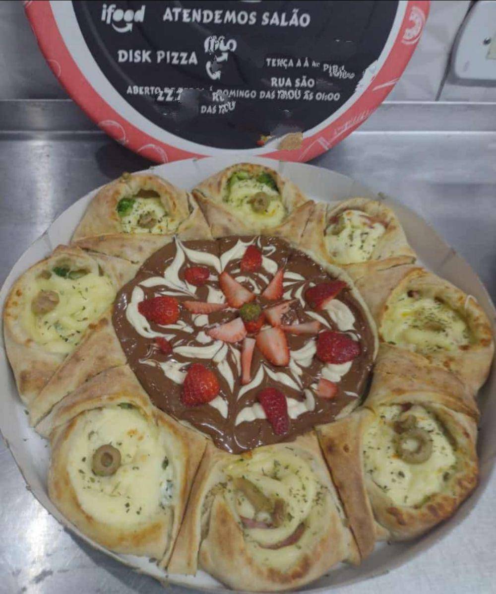 potret piza dengan topping makanan manis (reddit.com/user/LuckasSEP94)