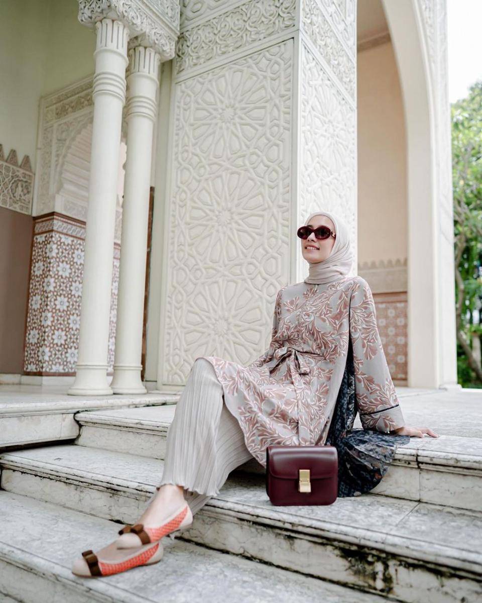 OOTD kondangan hijab modern ala Mega Iskanti (instagram.com/megaiskanti)