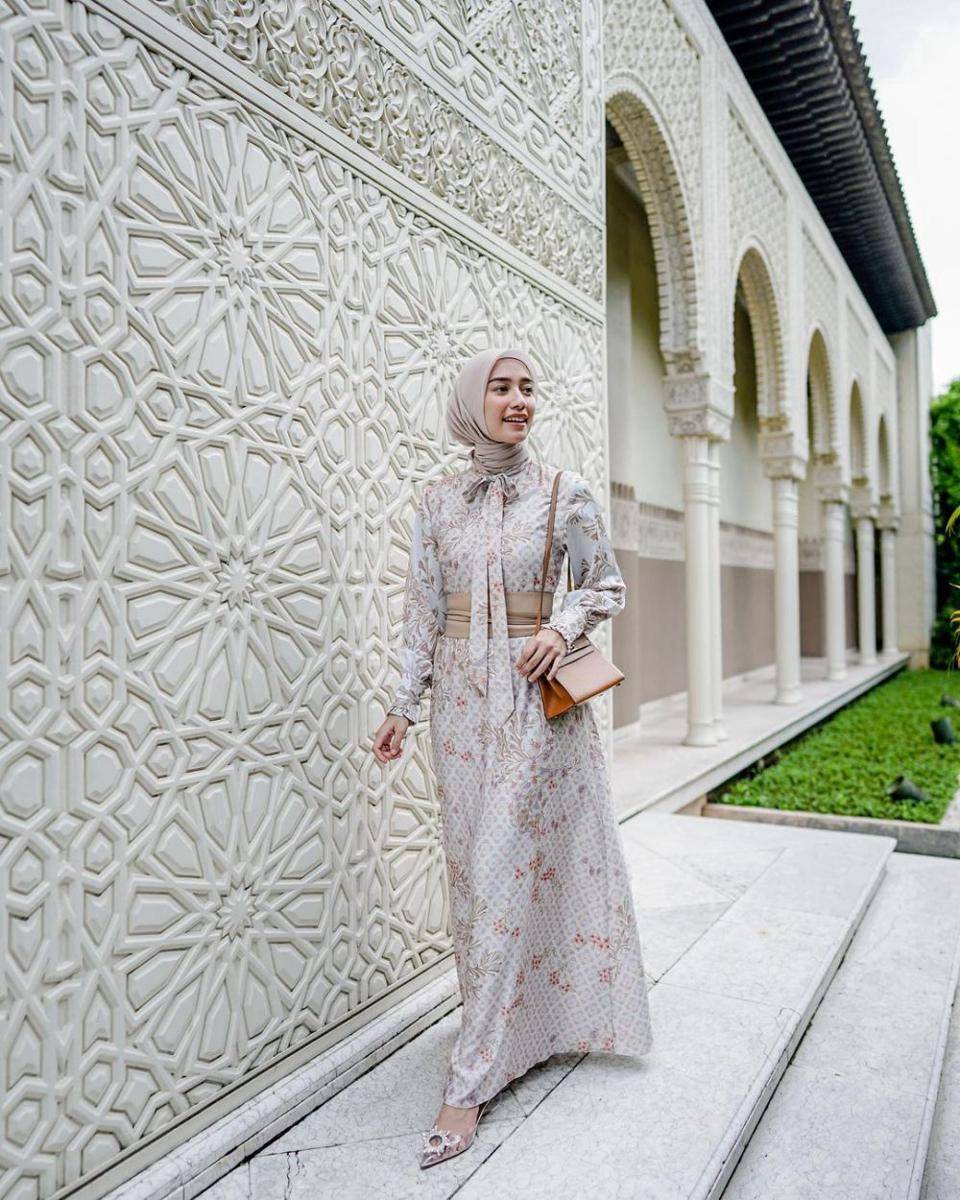 OOTD kondangan hijab modern ala Mega Iskanti (instagram.com/megaiskanti)