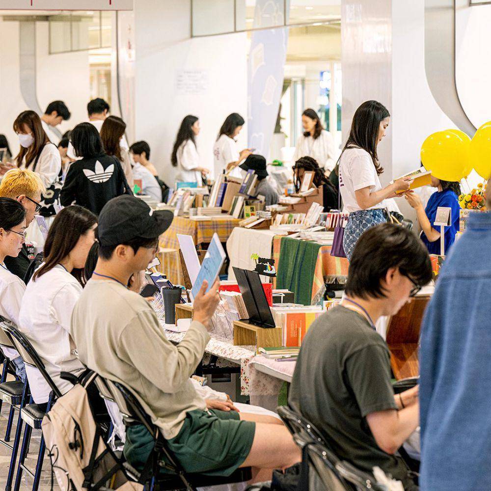 potret para pengunjung Starfield Library (instagram.com/starfield.library)