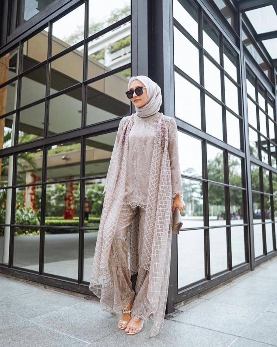 OOTD kondangan hijab modern ala Mega Iskanti (instagram.com/megaiskanti)
