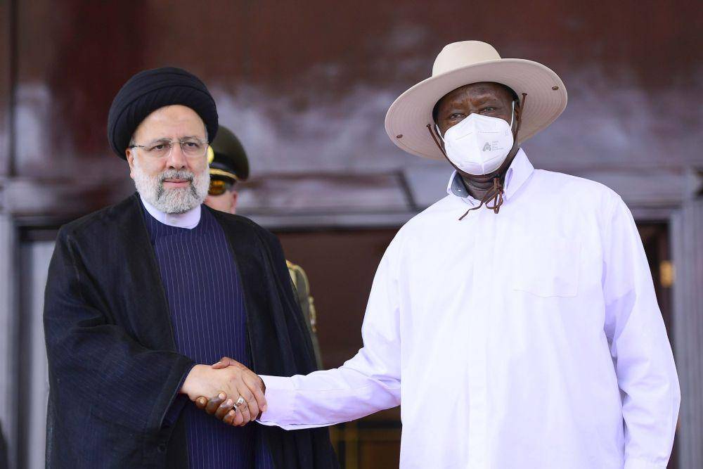 Presiden Iran Ebrahim Raisi dan Presiden Uganda Yoweri Museveni (Twitter.com/Yoweri K Museveni)