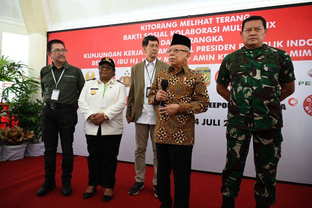 Wakil Presiden, Ma'ruf Amin, saat jumpa pers usai meninjau baksos di RSUD Mimika, Rabu (12/7/2023). (IDN Times/Istimewa)