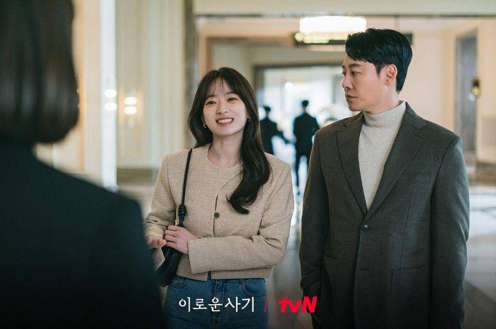 Chun Woo Hee dan Kim Dong Wook di drama Delightfully Deceitful (instagram.com/tvn_drama) https://www.instagram.com/p/CuN8mIdL5kK/?igshid=MzRlODBiNWFlZA==