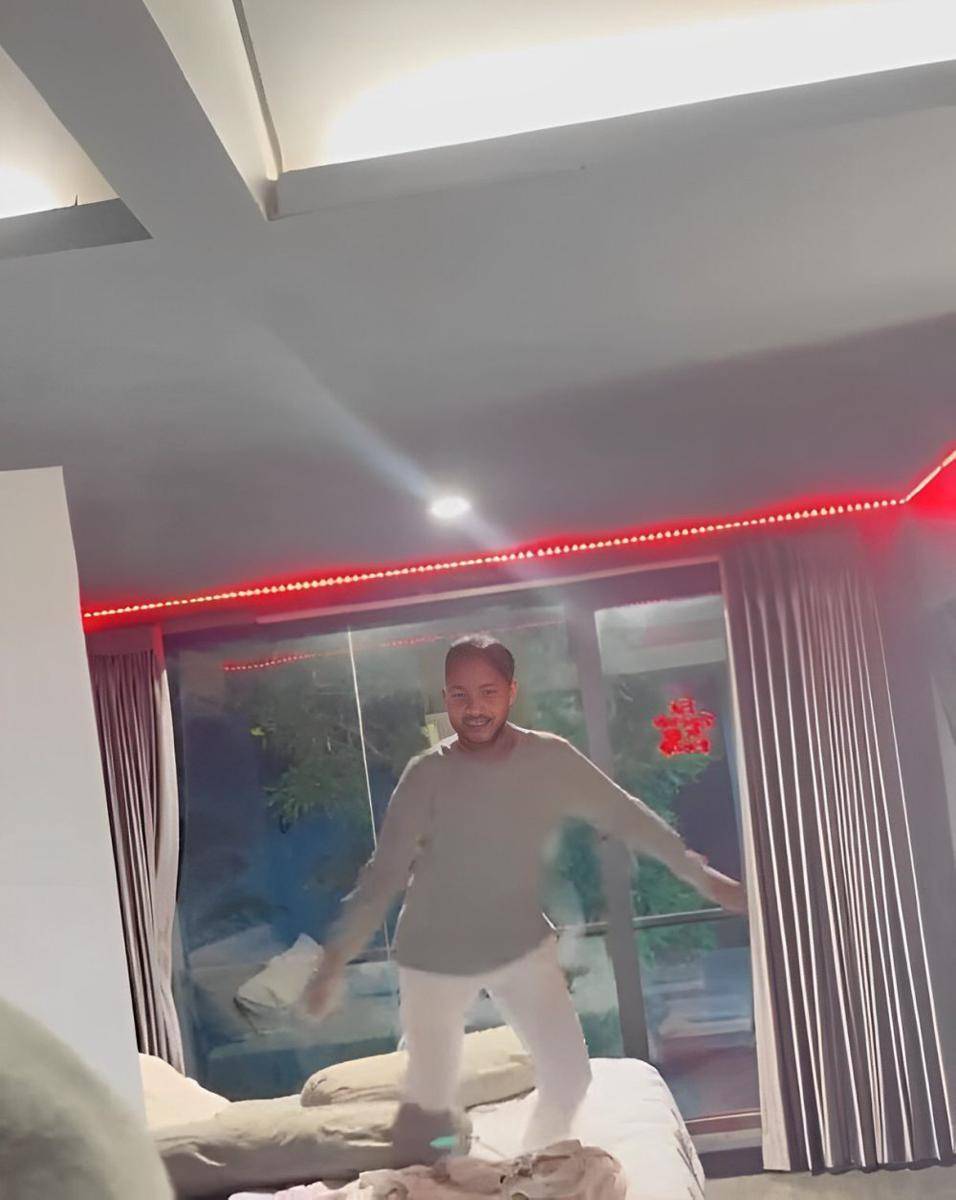 potret Onadio Leonardo ganti lampu yang rusak (instagram.com/kuyentertainment)