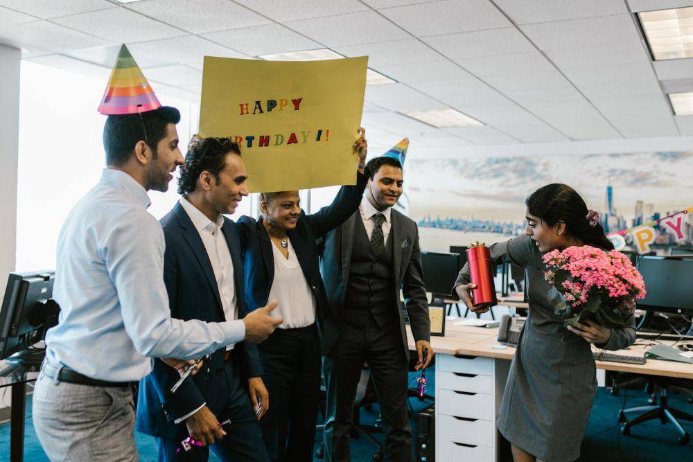ilustrasi surprise ulang tahun (pexels.com/RDNE Stock project)