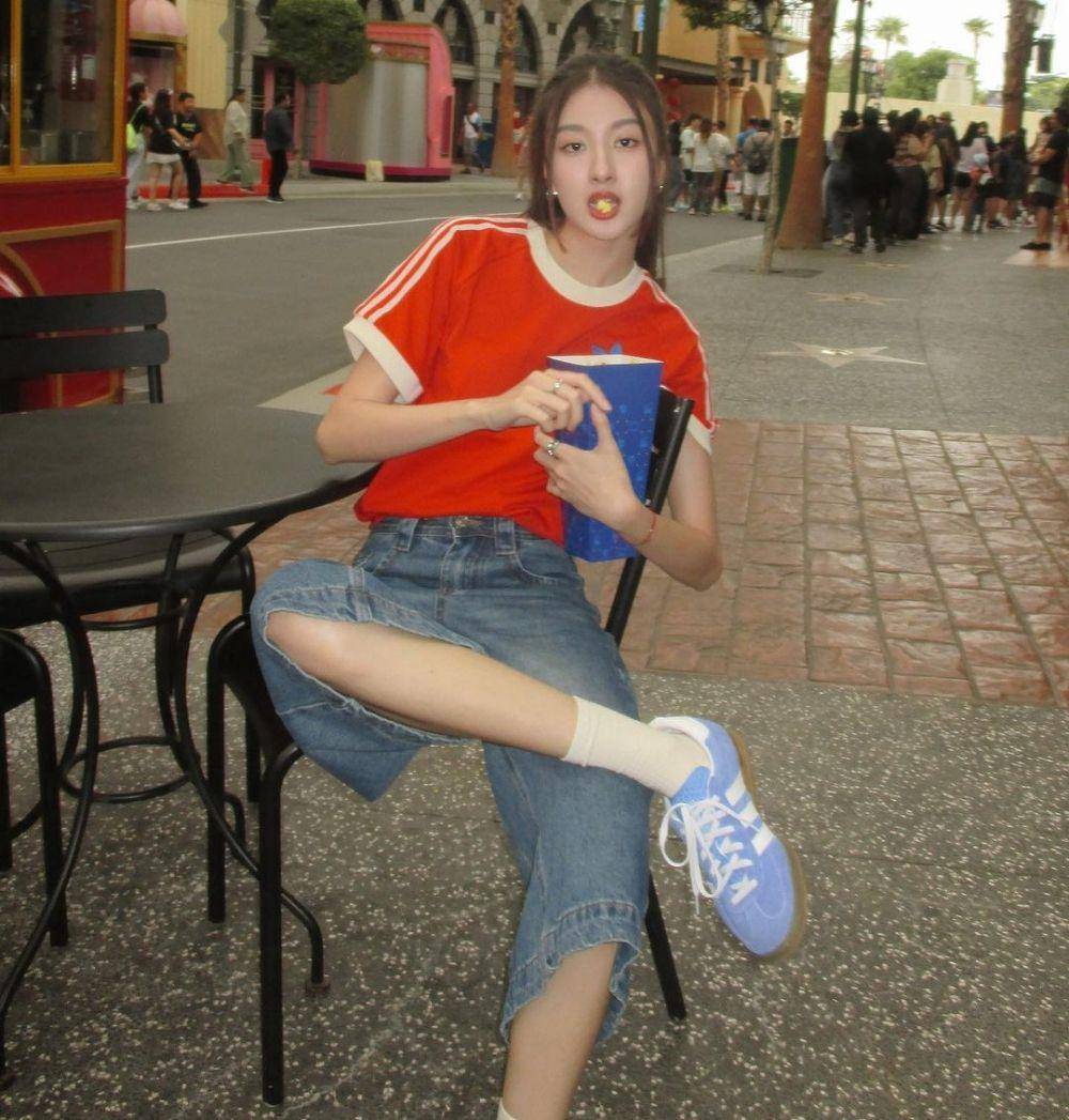 inspirasi outfit Y2K ala View Benyapa (instagram.com/viewbenyapa)
