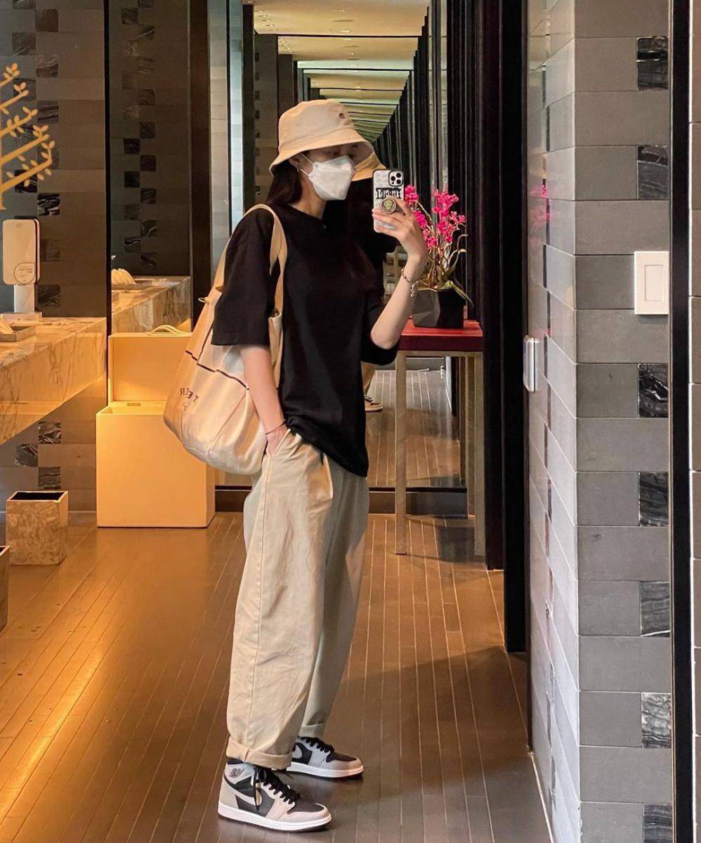 Lee Chung Ah (instagram.com/leechungah)