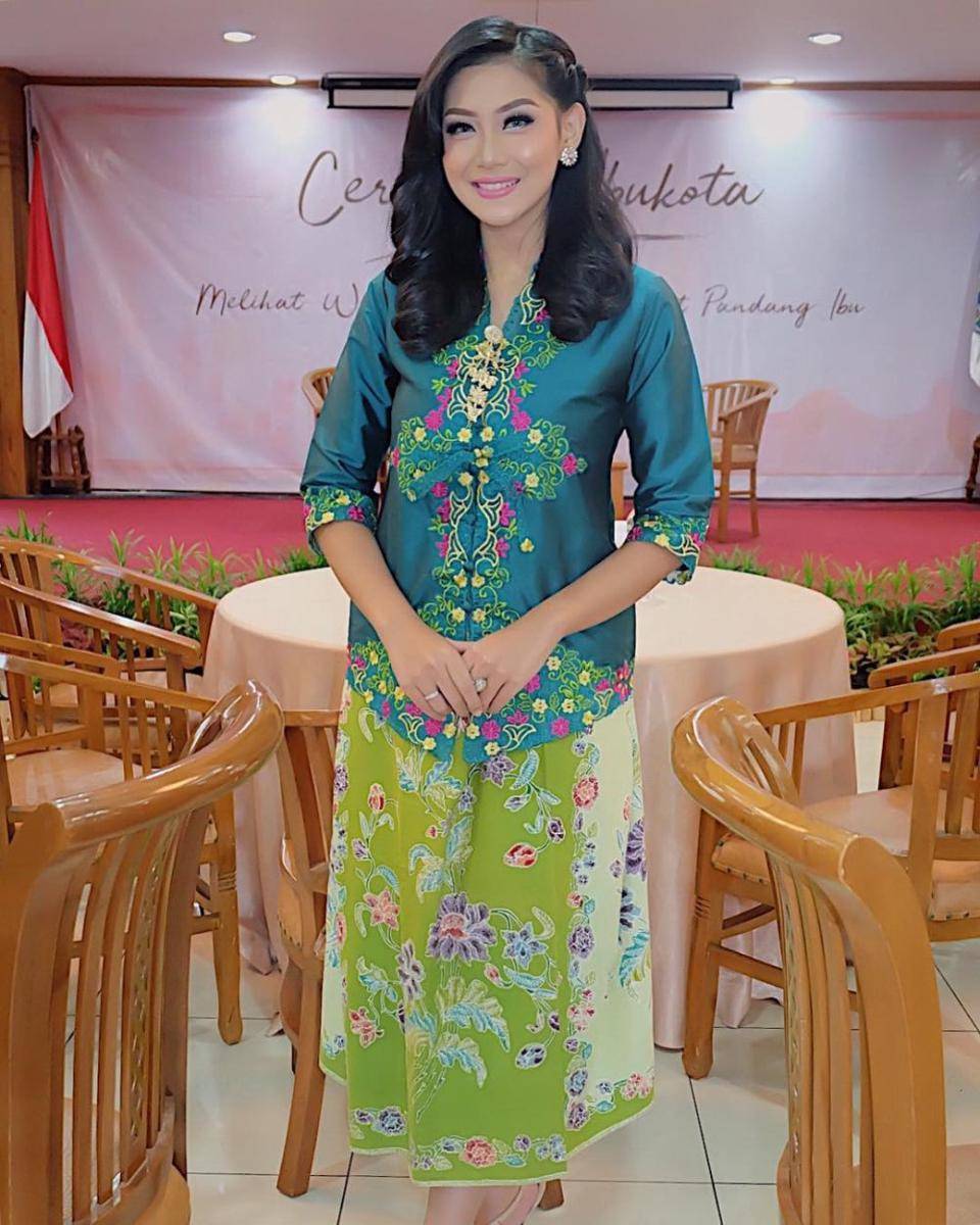 Inspirasi kebaya ala Wandha Dwiutari (instagram.com/wandhadwiutari)