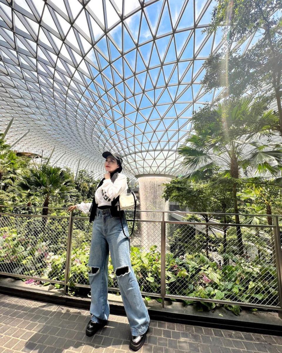 ide outfit liburan ala Meylisa Zaara (instagram.com/meylisazaara)