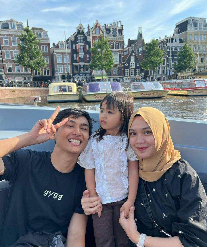 Liburan keluarga Ardit Erwandha ke Eropa (instagram.com/suciasmarani)