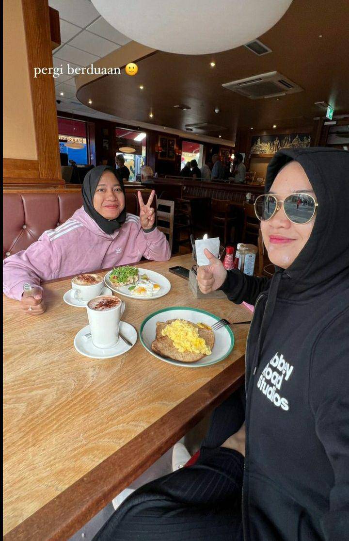Liburan keluarga Ardit Erwandha ke Eropa (instagram.com/suciasmarani)