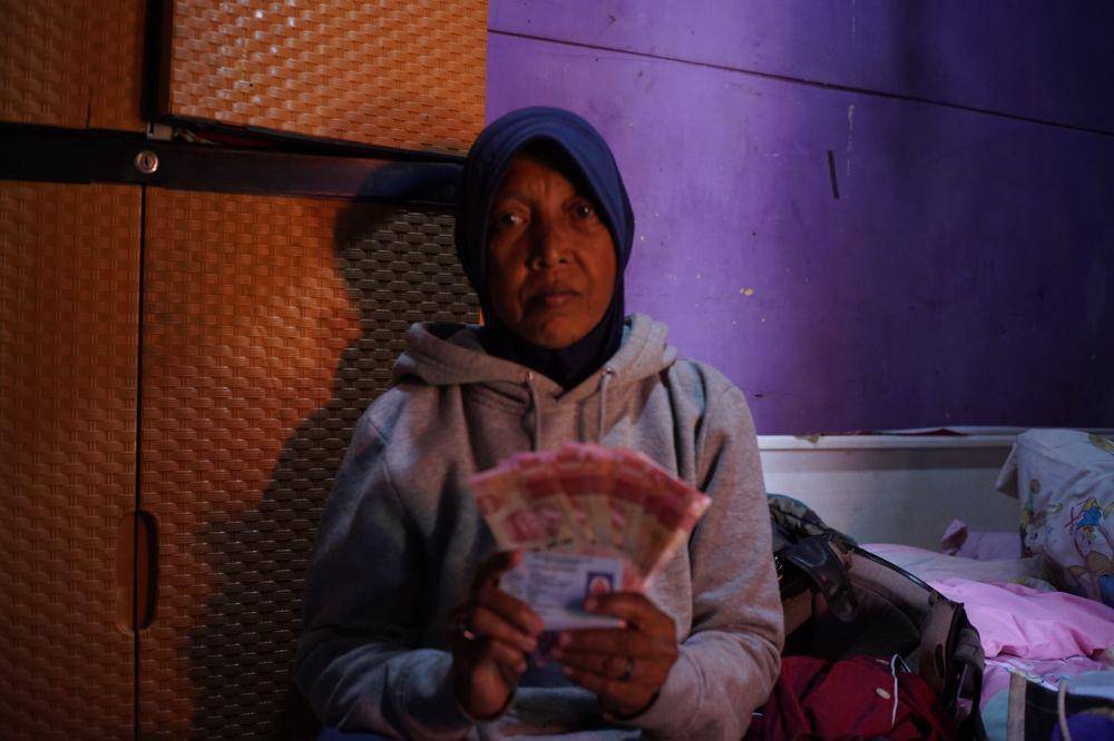 PT Pos Indonesia (Persero) menyalurkan bansos sembako dan Program Keluarga Harapan (PKH) tahap 2 di Makassar, Sulawesi Selatan. (Dok. Pos Indonesia)