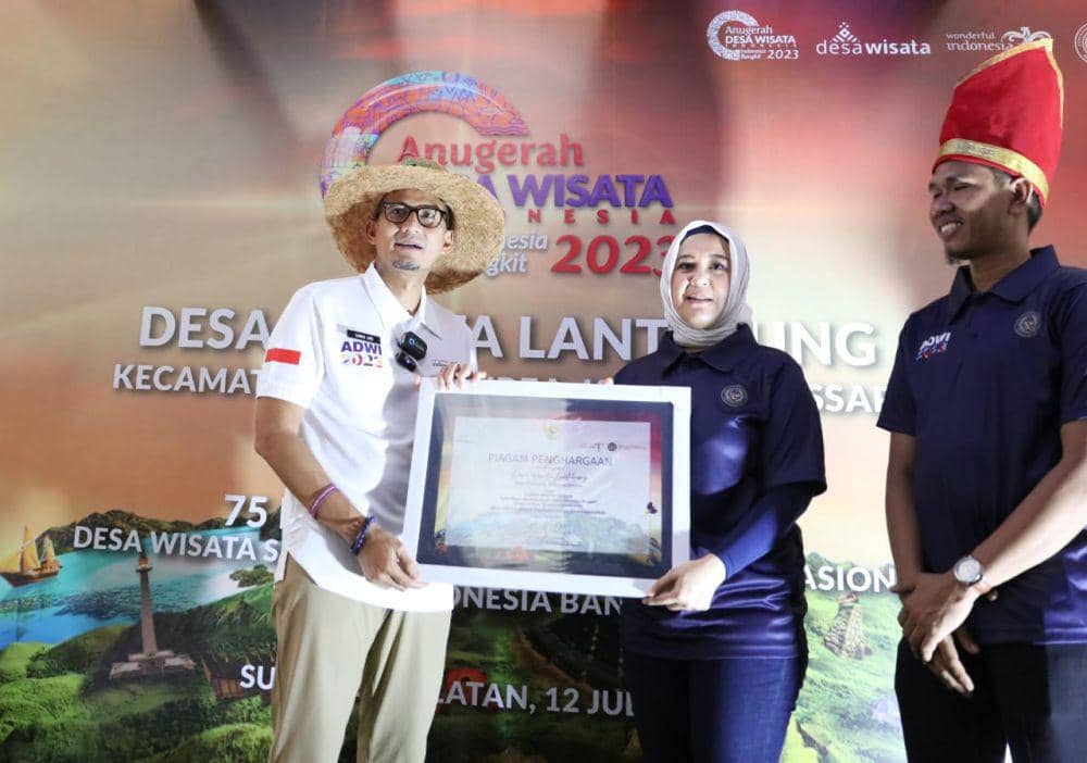 Sandiaga Resmikan Lantebung Makassar Masuk Daftar Desa Wisata Terbaik