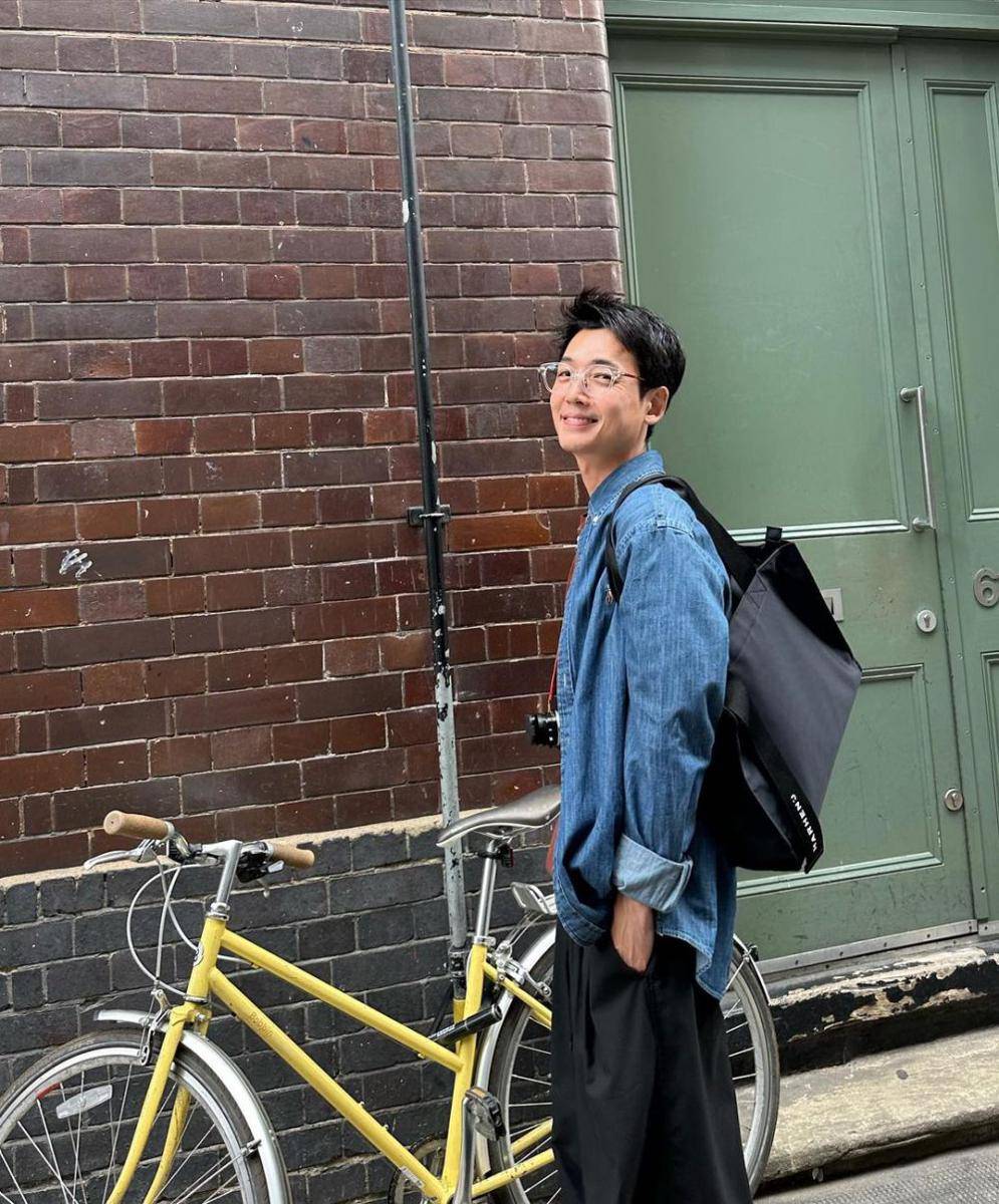 potret Jung Kyung Ho di London (instagram.com/jstar_allallj)