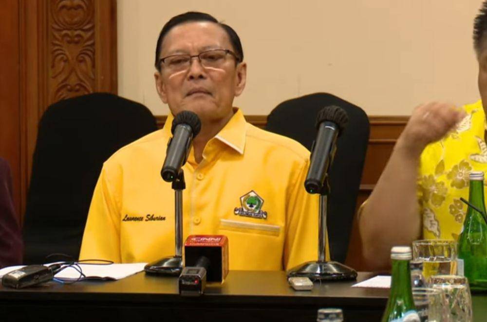 Politisi senior Partai Golkar, Lawrence Siburian ketika memberikan keterangan pers di Hotel Sultan. (Dokumentasi Istimewa)